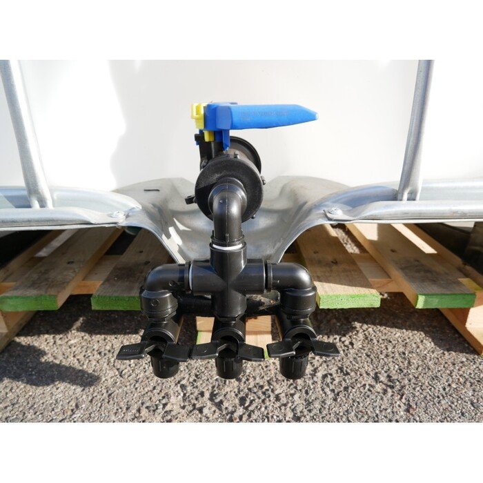 Vertikalus IBC pajungimas su 3 i&scaron;ėjimais 8